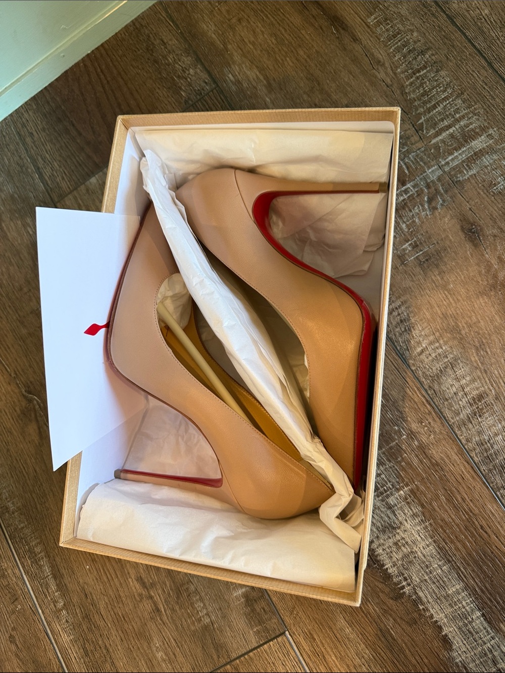 NWT Christian Louboutin Nude Nappa KATE 100 size 37-Toe Pumps with Red Sole